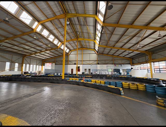 2,100M² WAREHOUSE FOR SALE IN STRIJDOMPARK